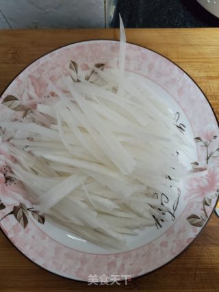 虾皮炒萝卜丝的做法步骤：3