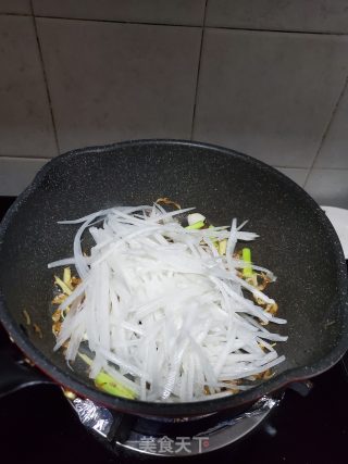 虾皮炒萝卜丝的做法步骤：6