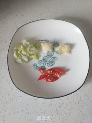 香辣水煮千张的做法步骤：1