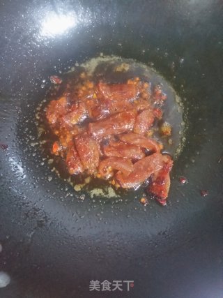 青蒜炒腊肠的做法步骤：7