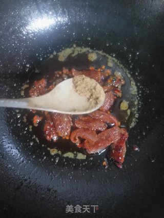 青蒜炒腊肠的做法步骤：8