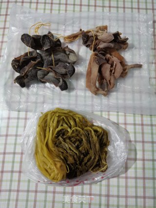 腊味咸菜炒鸭胗的做法步骤：1
