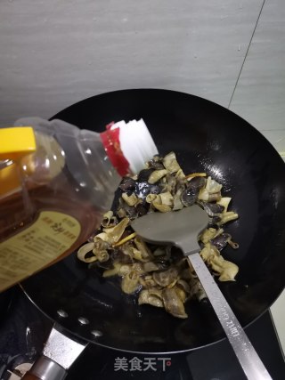 腊味咸菜炒鸭胗的做法步骤：5