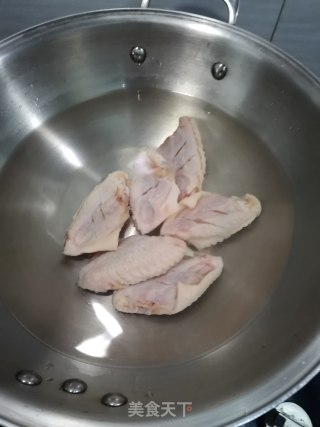 红烧鸡翅的做法步骤：2