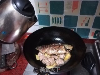 茵陈鲫鱼汤的做法步骤：10