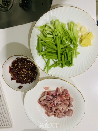 麻辣鸡胗的做法步骤：1