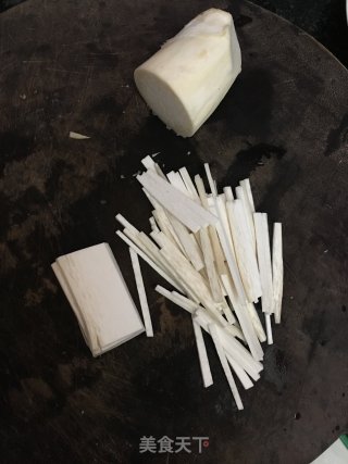 杏鲍菇炒二刀腊肉的做法步骤：1