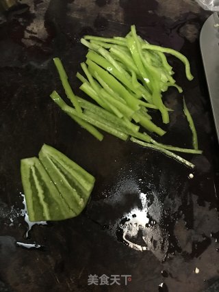 杏鲍菇炒二刀腊肉的做法步骤：2