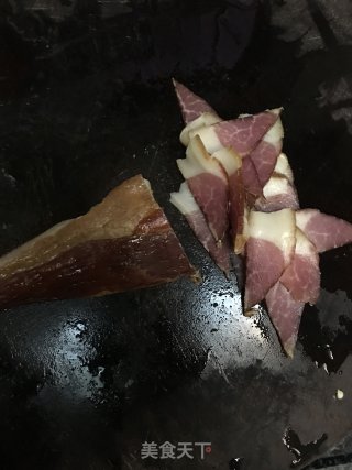 杏鲍菇炒二刀腊肉的做法步骤：3