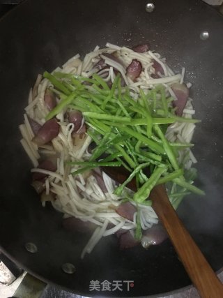 杏鲍菇炒二刀腊肉的做法步骤：7