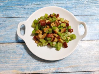 素鸡炒芹菜的做法步骤：7