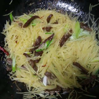 腊肠炒土豆丝的做法步骤：4