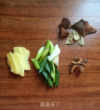 腊鸭腿焖萝卜的做法步骤：3