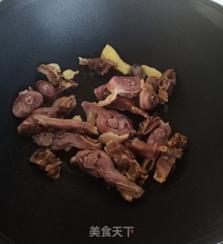 腊鸭腿焖萝卜的做法步骤：5