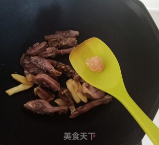 腊鸭腿焖萝卜的做法步骤：6
