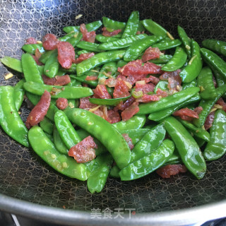 荷兰豆炒腊肠的做法步骤：7