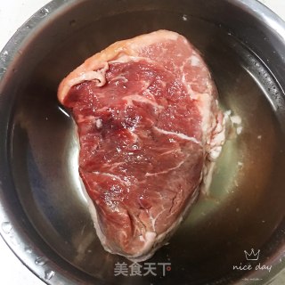 卤牛肉的做法步骤：1