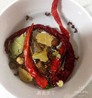 卤牛肉的做法步骤：3