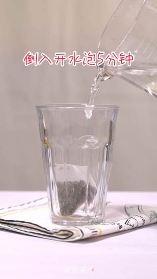 超级简单的一颗柠檬茶做法来啦的做法步骤：2