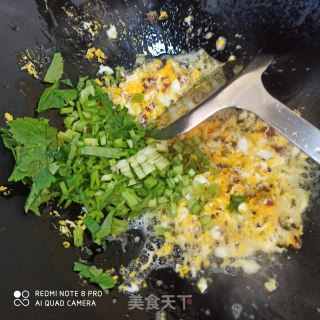 香芹腊肠鸡蛋炒饭的做法步骤：5
