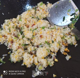 香芹腊肠鸡蛋炒饭的做法步骤：7