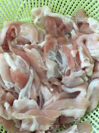 杏鲍菇青红椒五花肉片的做法步骤：1