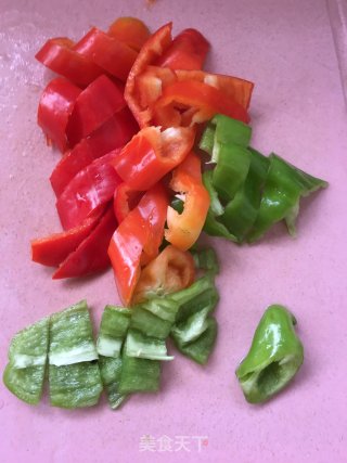 杏鲍菇青红椒五花肉片的做法步骤：3
