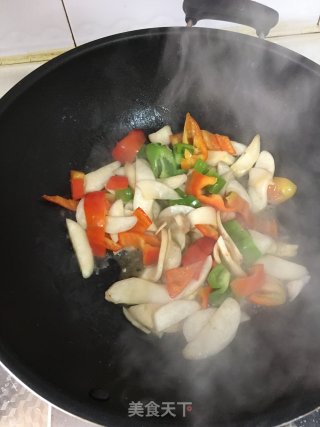 杏鲍菇青红椒五花肉片的做法步骤：7