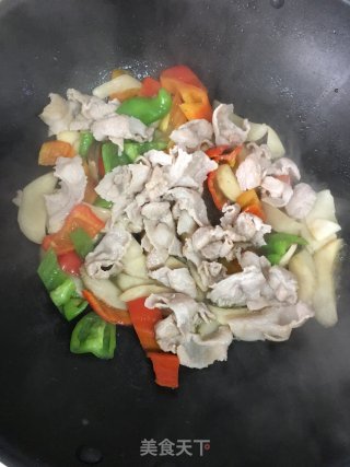 杏鲍菇青红椒五花肉片的做法步骤：8