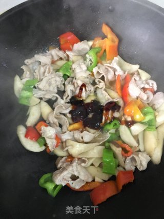杏鲍菇青红椒五花肉片的做法步骤：9