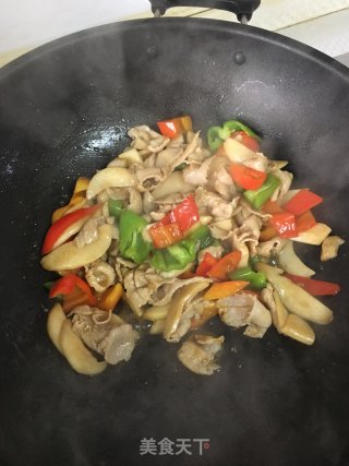 杏鲍菇青红椒五花肉片的做法步骤：10