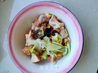 香炸鸡块的做法步骤：2