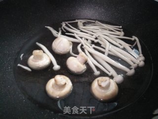 酸汤肥牛酱煮杂蔬的做法步骤：3