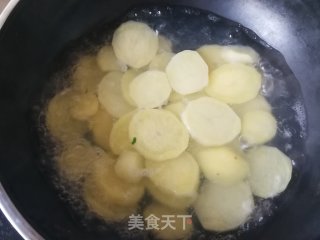 孜然香辣土豆片的做法步骤：3