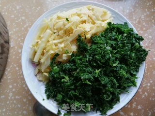 荠菜冬笋炒肉丝的做法步骤：3