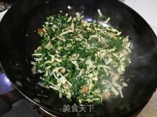 荠菜冬笋炒肉丝的做法步骤：7