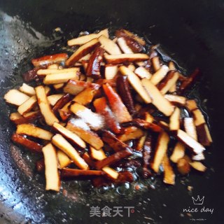 韭菜炒香干的做法步骤：5