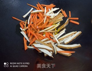 青蒜胡萝卜炒香干的做法步骤：4