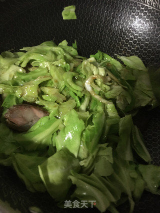 “腊味”腊肠炒圆白菜的做法步骤：6