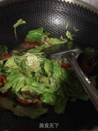 “腊味”腊肠炒圆白菜的做法步骤：8