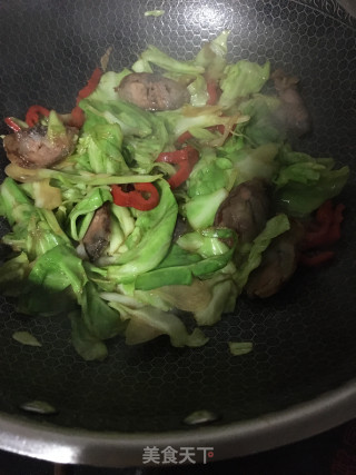 “腊味”腊肠炒圆白菜的做法步骤：9