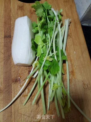 芹菜炒萝卜丝的做法步骤：1