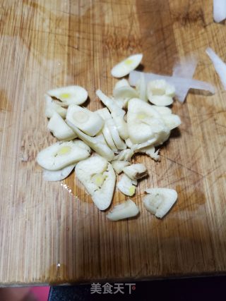 芹菜炒萝卜丝的做法步骤：3