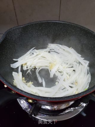 芹菜炒萝卜丝的做法步骤：6