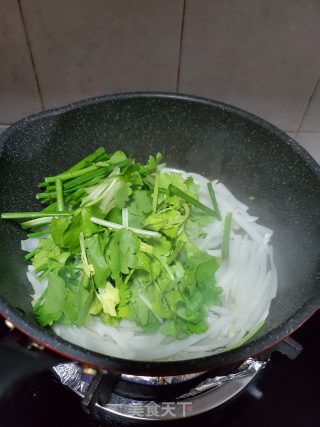 芹菜炒萝卜丝的做法步骤：7