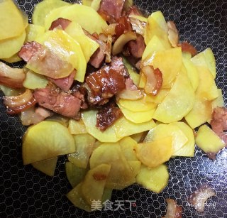 腊肉土豆的做法步骤：10