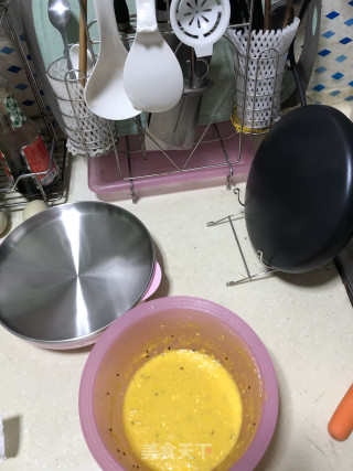 芝麻蛋饼、韭菜蛋饼的做法步骤：3