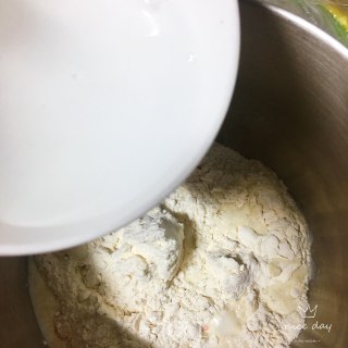 中种牛奶甜面团的做法步骤：5