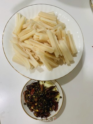 炝炒莲藕的做法步骤：1
