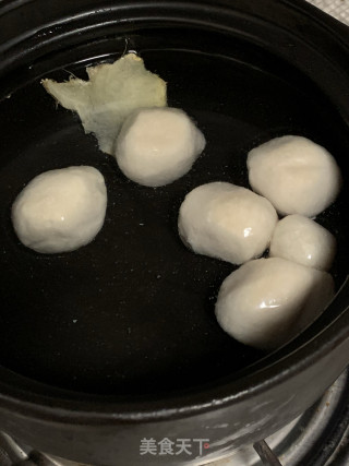 双菇莴笋鱼圆汤的做法步骤：1